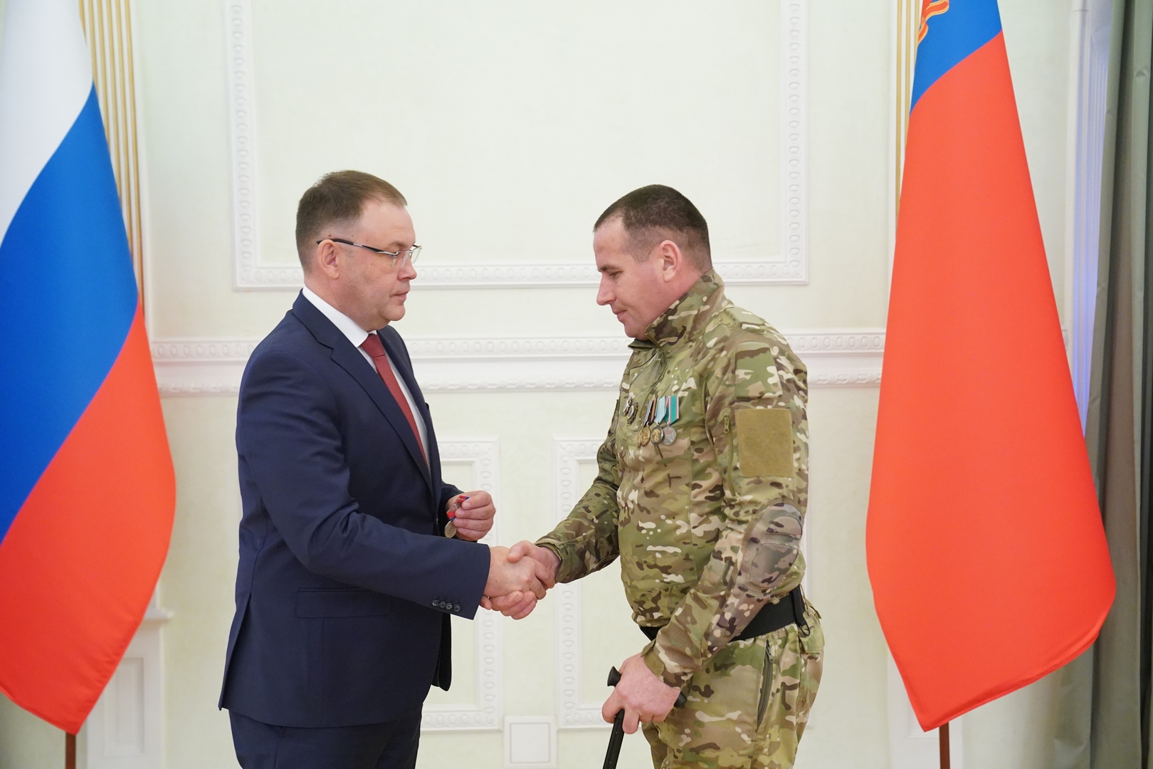 В Кузбассе участники спецоперации и других локальных конфликтов получили областные награды