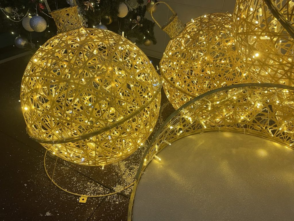 Новогодний Новокузнецк: фоторепортаж о том, как преобразился город к празднику