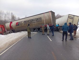 Из-за серьезного ДТП с фурами в Кузбассе ограничили движение на трассе Р-255 «Сибирь»