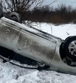 Машина с ребенком перевернулась на Ильинском шоссе в Новокузнецке
