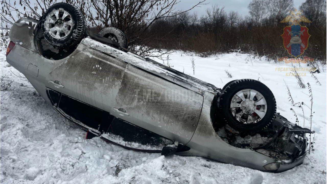 Машина с ребенком перевернулась на Ильинском шоссе в Новокузнецке