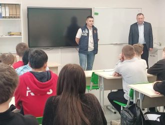 Герой России пришел к загорским школьникам в гости