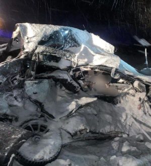 В Кузбассе трое пассажиров легковушки  погибли при столкновении с двумя грузовиками