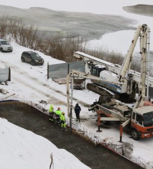 В Кемерове приступили к устройству фундамента для будущей центральной лестницы на исторической набережной Томи