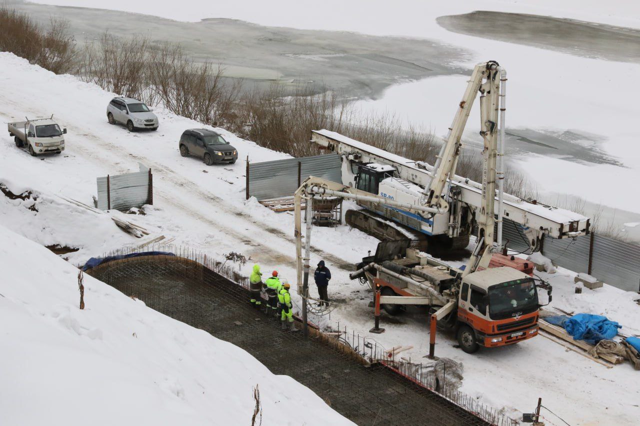 В Кемерове приступили к устройству фундамента для будущей центральной лестницы на исторической набережной Томи