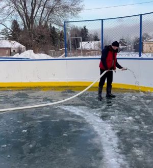 В Новокузнецком муниципальном округе готовят к открытию хоккейные коробки