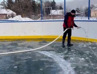 В Новокузнецком муниципальном округе готовят к открытию хоккейные коробки