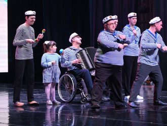 В Белове прошел инклюзивный творческий фестиваль «Талант, помноженный на мужество»