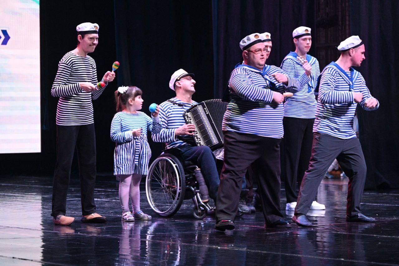 В Белове прошел инклюзивный творческий фестиваль «Талант, помноженный на мужество»