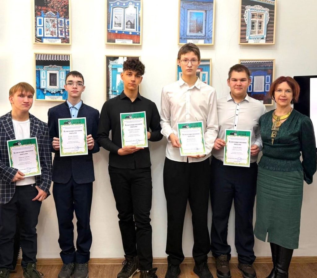 Гимназисты Новокузнецка стали авторами необычной фотовыставки «Узоры времени»