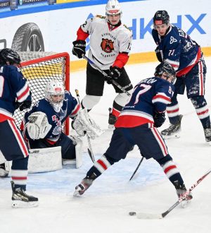 «Кузнецкие Медведи» проиграли «Реактору» в Нижнекамске