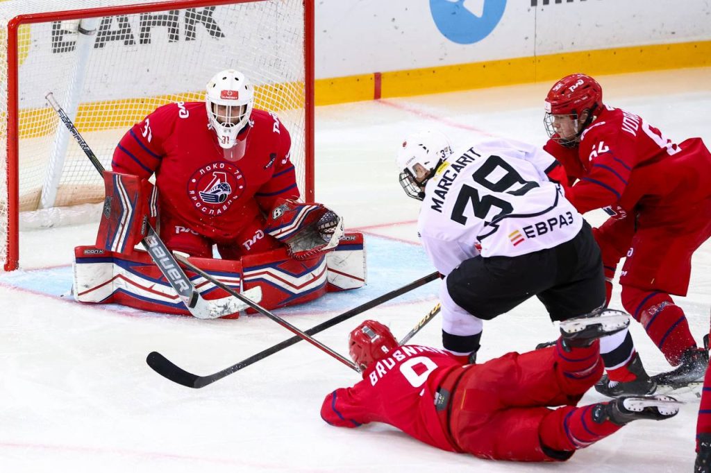 «Кузнецкие Медведи» одолели в Ярославле лидера «серебряного» дивизиона