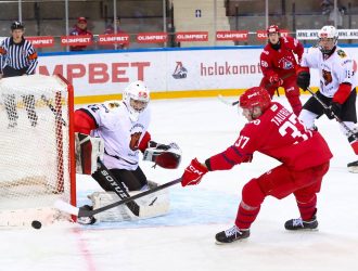 «Кузнецкие Медведи» одолели в Ярославле лидера «серебряного» дивизиона