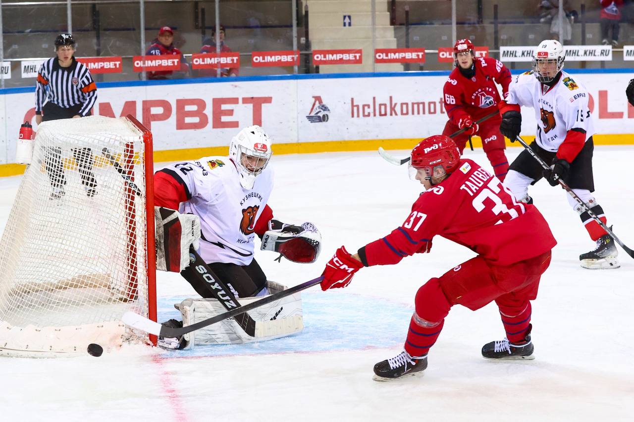 «Кузнецкие Медведи» одолели в Ярославле лидера «серебряного» дивизиона