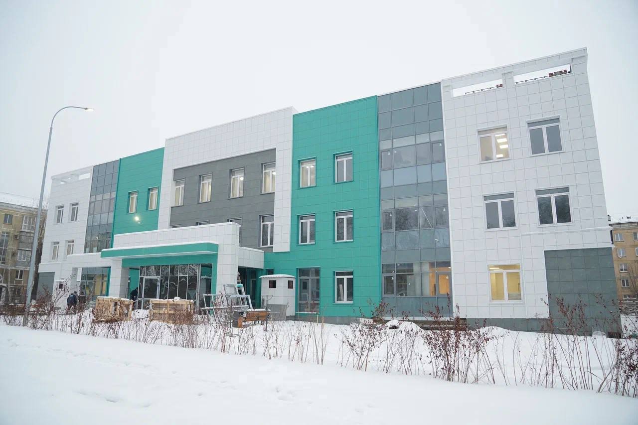 Илья Середюк проверил ход строительства поликлиники №5 в Новокузнецке