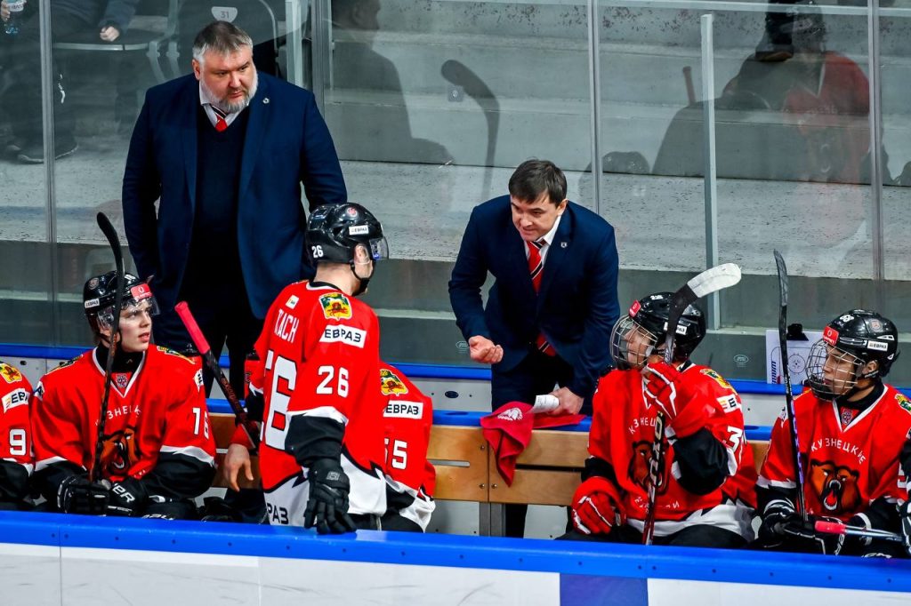 «Кузнецкие Медведи» дома не справились с «Чайкой»