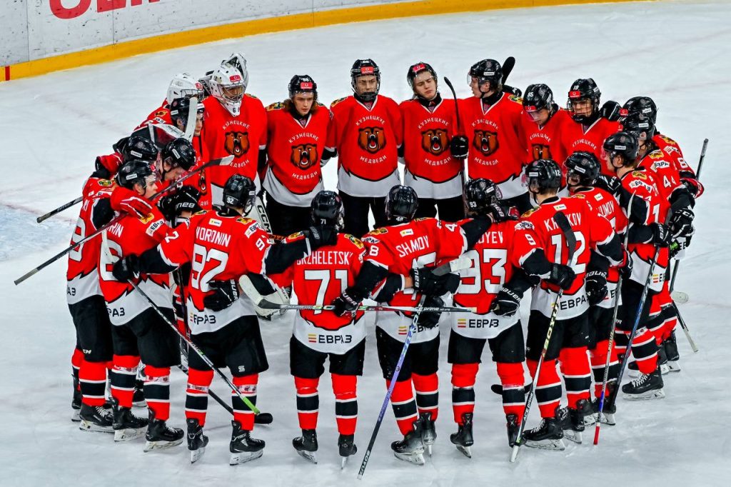 «Кузнецкие Медведи» дома не справились с «Чайкой»