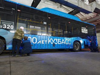 В Кемерове  готовят к выпуску на линию «новогодние» автобусы