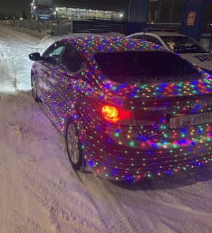 Водителя из Ленинска-Кузнецкого наказали за гирлянду на машине