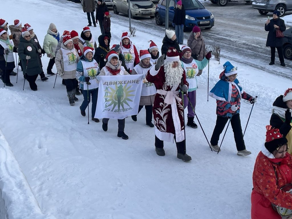 Традиционный парад-конкурс Дедов Морозов прошел в Новокузнецке: фоторепортаж