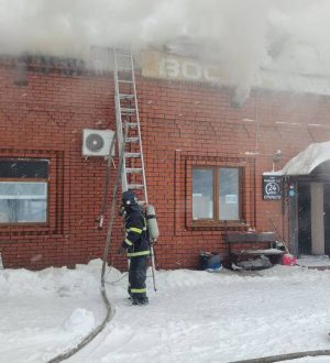 Большой пожар в придорожном кафе случился в Березовском