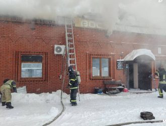 Большой пожар в придорожном кафе случился в Березовском