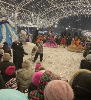 Новокузнечане весело отметили открытие новогоднего павильона «Зима» в сквере Ермакова