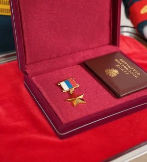 Илья Середюк вручил медаль Героя России вдове погибшего на СВО кузбассовца