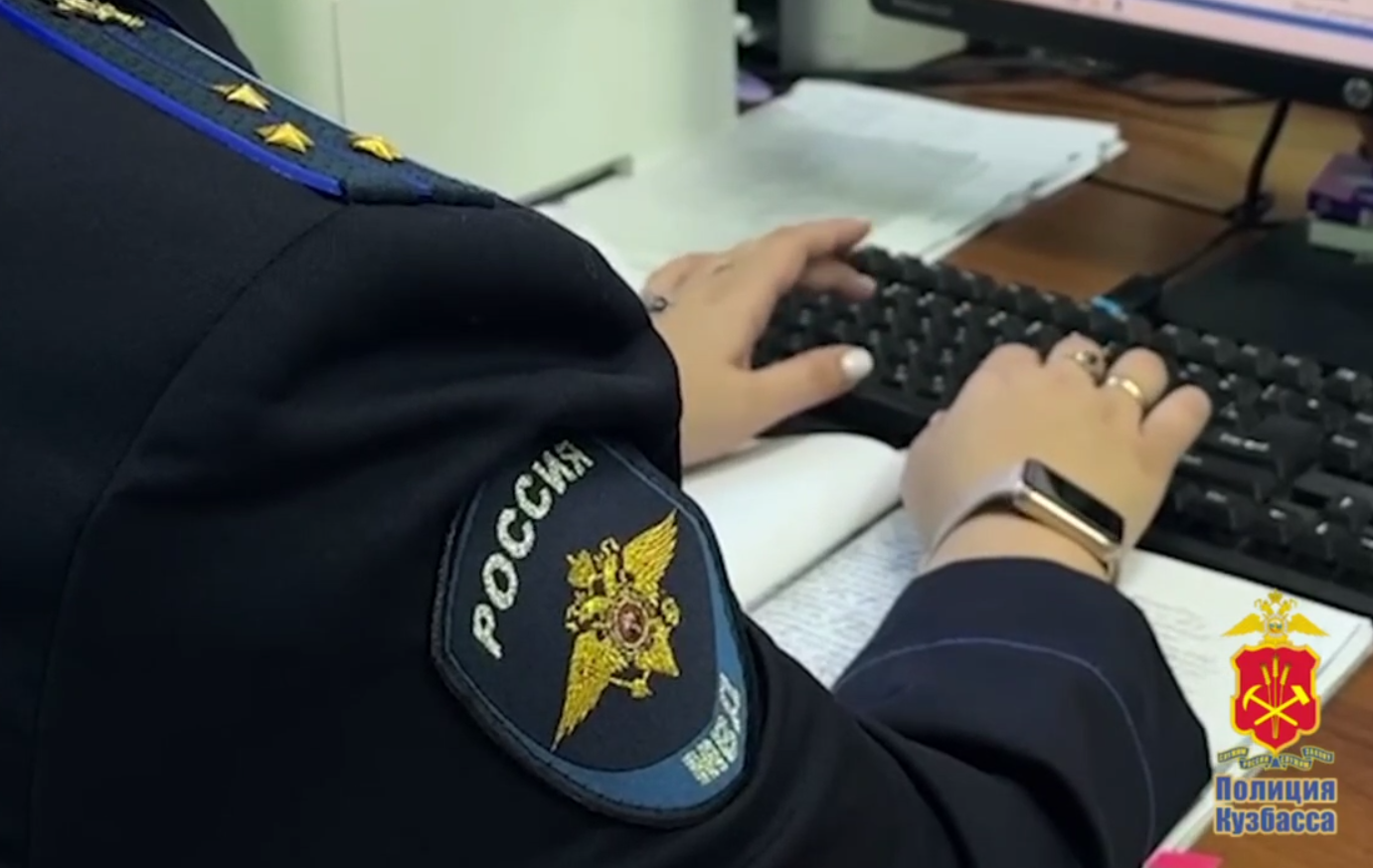 Назвала код из смс и лишилась крупной суммы: в Юрге девушку обманули под видом доставки из маркетплейса