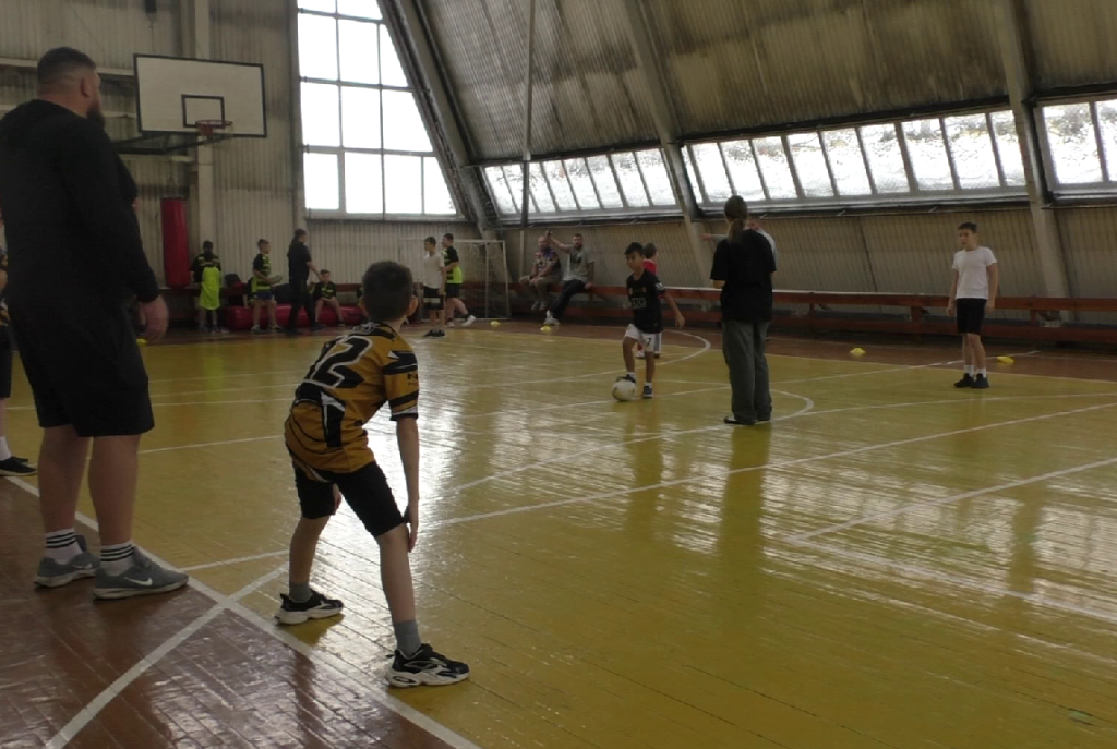 В Новокузнецке для начинающих регбистов прошел новогодний турнир «На призы Деда Мороза»