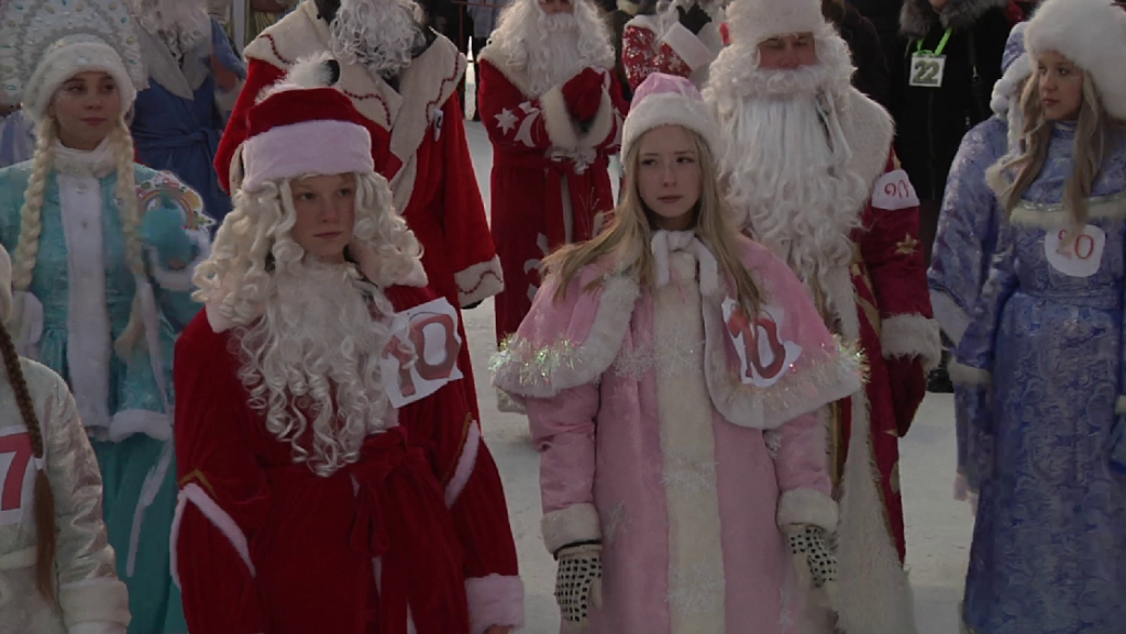 Традиционный парад-конкурс Дедов Морозов прошел в Новокузнецке: фоторепортаж