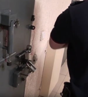 Ограбившего пенсионерку в Кемерове рецидивиста упекли на 3 года в колонию