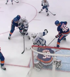 27 сэйвов Ильи Сорокина помогли «Айлендерс» обыграть «Тампу» в матче НХЛ