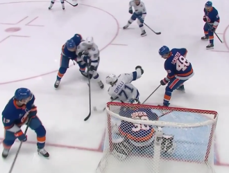 27 сэйвов Ильи Сорокина помогли «Айлендерс» обыграть «Тампу» в матче НХЛ