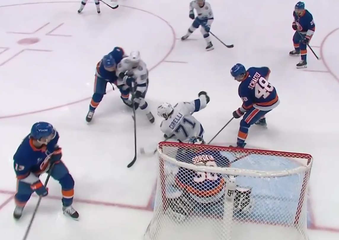 27 сэйвов Ильи Сорокина помогли «Айлендерс» обыграть «Тампу» в матче НХЛ