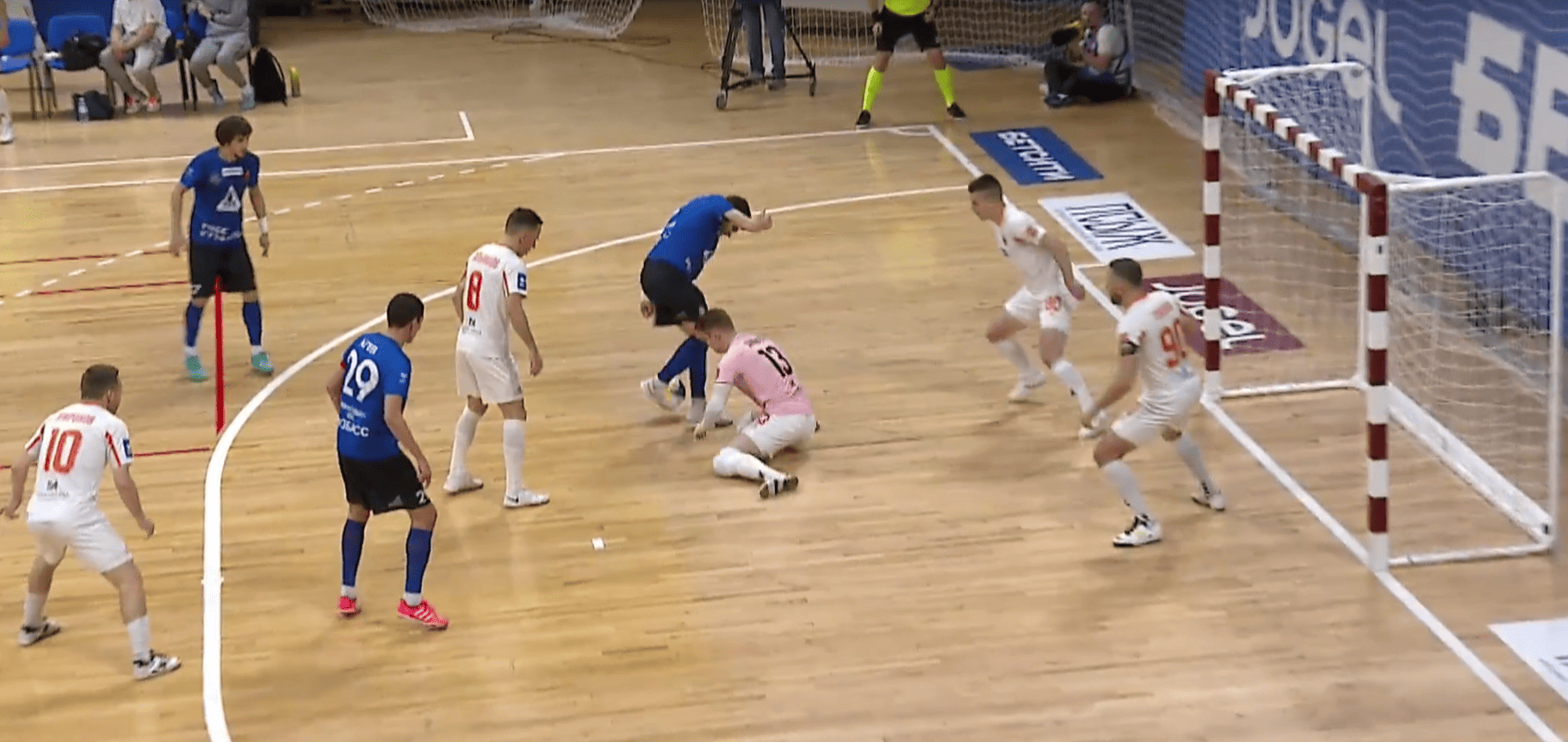 Футзальный «Кузбасс» стартовал в домашнем Кубке лиги с разгромного поражения