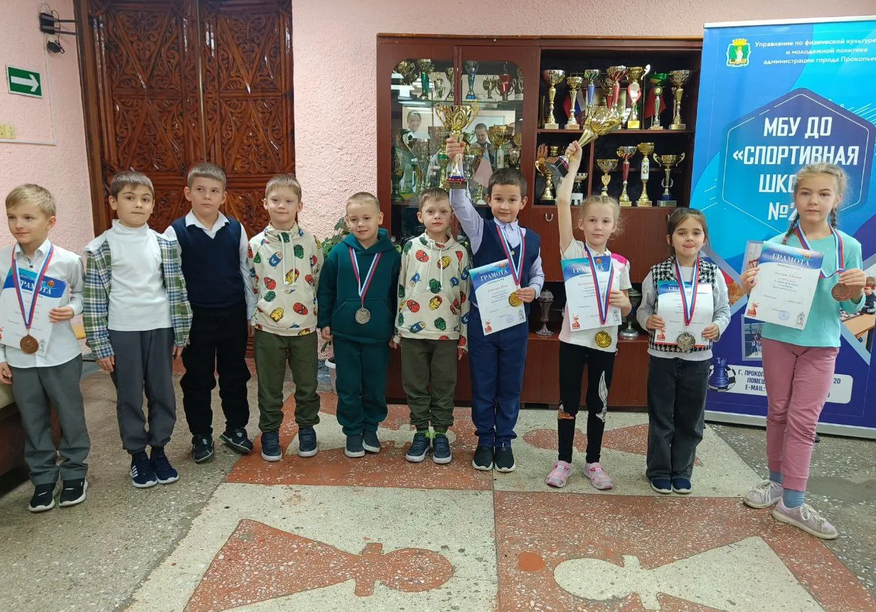 Кемеровчане стали победителями первенства Кузбасса по шахматам среди мальчиков и девочек