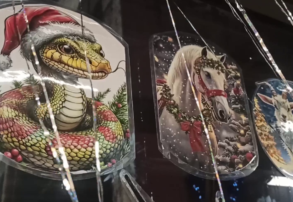 Новогодний Новокузнецк: фоторепортаж о том, как преобразился город к празднику