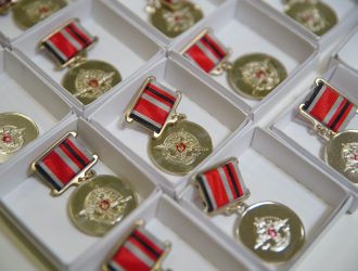 В Кузбассе семьям погибших на СВО бойцов вручили памятные знаки