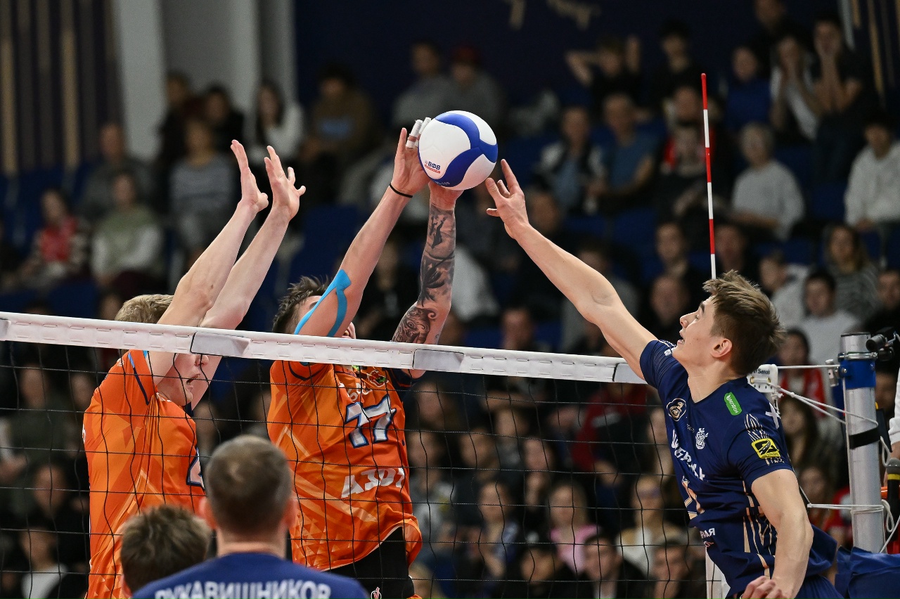 Волейбольный «Кузбасс» уступил «Оренбуржью» в пяти партиях
