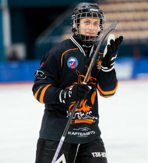 Хоккейный «Кузбасс» обыграл принципиального соперника на своем льду