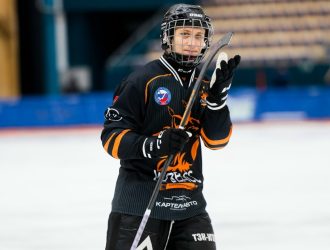 Хоккейный «Кузбасс» обыграл принципиального соперника на своем льду