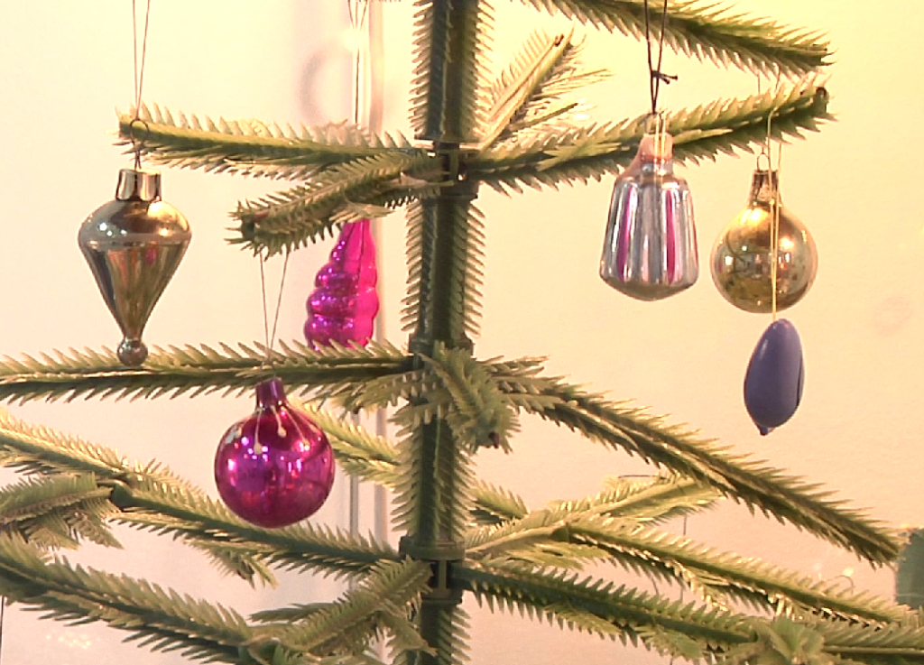 В Новокузнецке представили выставку советской новогодней игрушки из частной коллекции