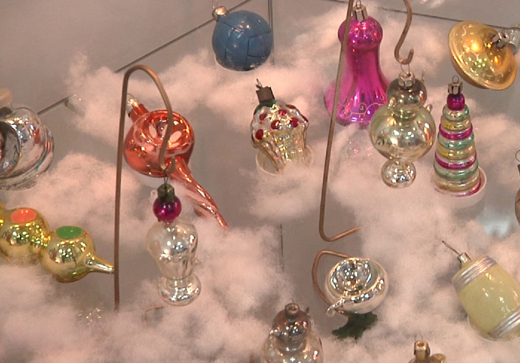 В Новокузнецке представили выставку советской новогодней игрушки из частной коллекции