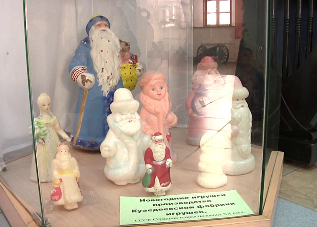 В Новокузнецке представили выставку советской новогодней игрушки из частной коллекции