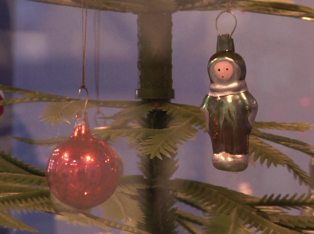 В Новокузнецке представили выставку советской новогодней игрушки из частной коллекции