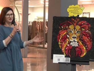 Превратили хлам в искусство: в Новокузнецке открыли необычную выставку