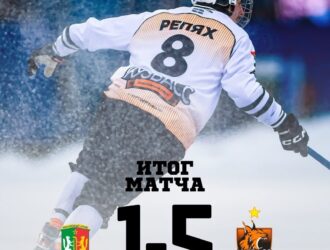 Хоккеисты «Кузбасса» уверенно победили в Первоуральске