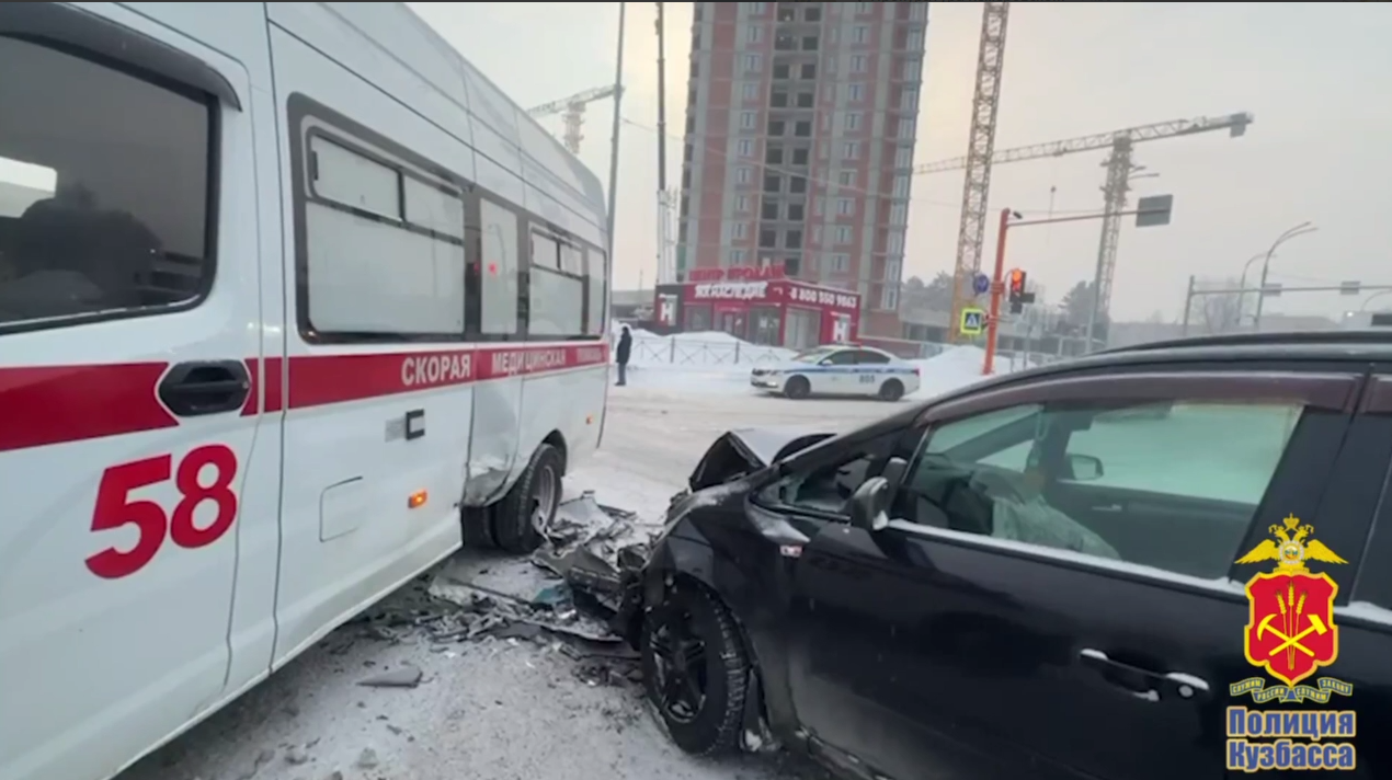 В Кемерове в ДТП со скорой погиб человек  