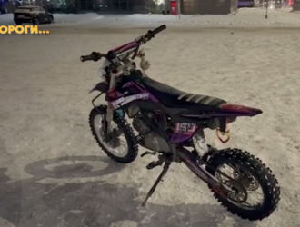 В Новокузнецке поймали двух подростков, катавшихся на питбайках без прав